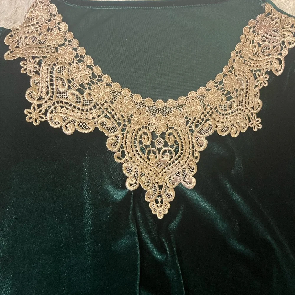 Elegant Vintage Green Velvet Top with Lace Trim Sz. 1X - Picture 4 of 10